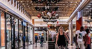Shoppingmall an Weihnachten