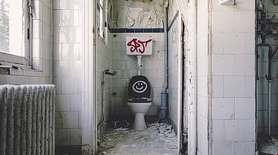 Verwahrloste Toilette